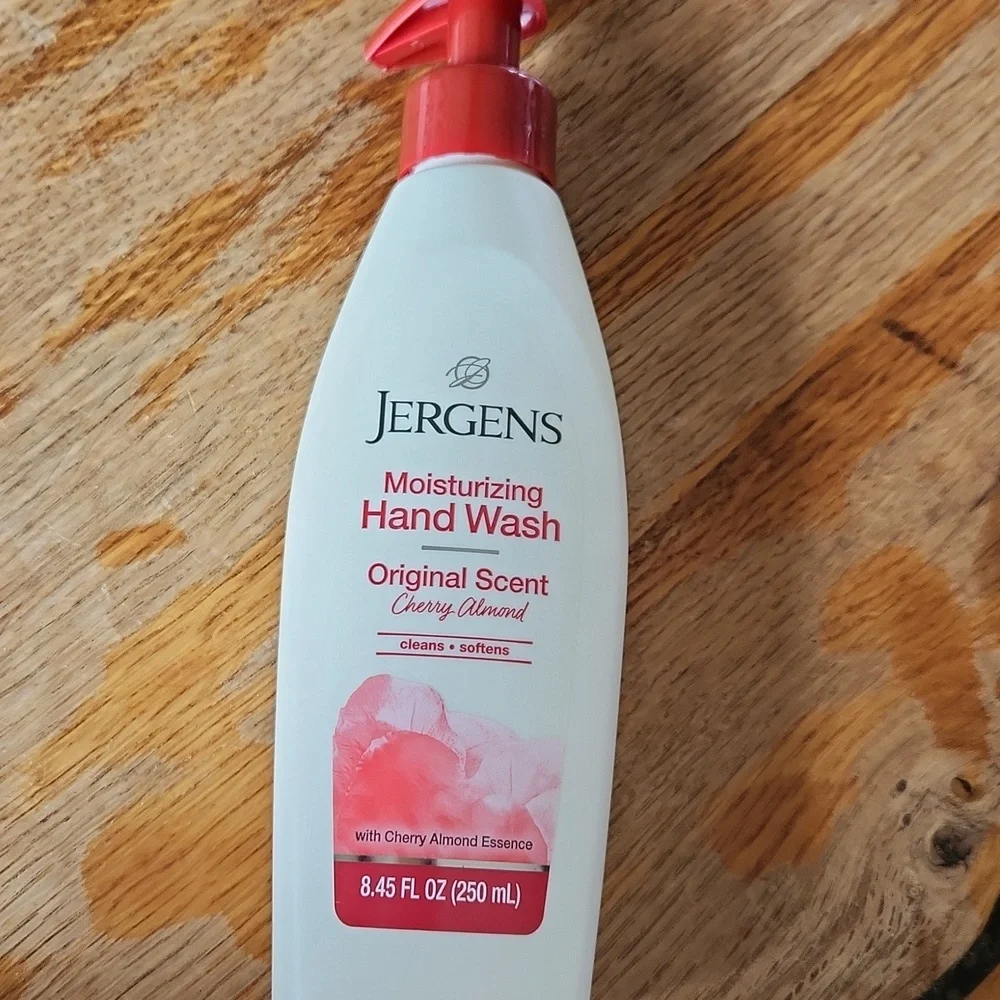 Jergens Moisturizing Hand Wash & Bar Soap Original Cherry Almond Essence‎